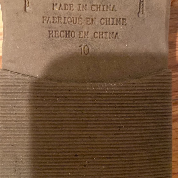 American eagle sandals with ankle strap. Size 10 - Picture 3 of 3